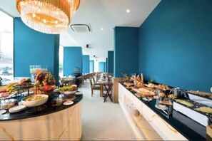 Daily cooked-to-order breakfast for a fee - Oceana Kamala Resort (Kamala)