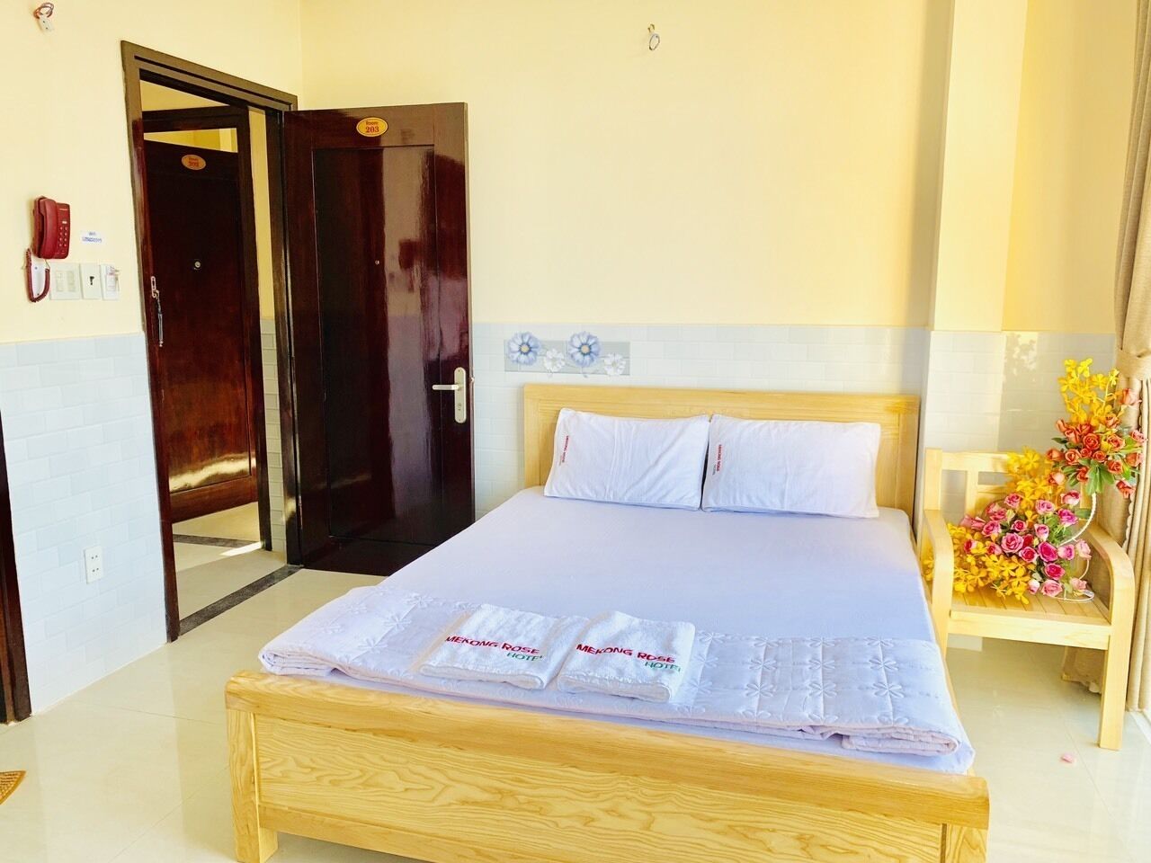 Free minibar items, desk, free WiFi