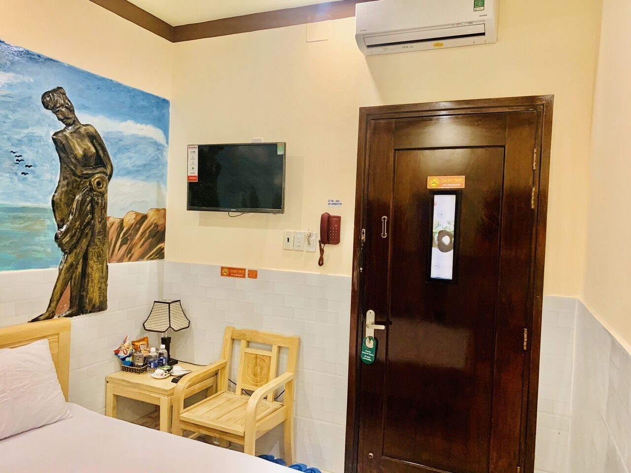 basic double room | 1 bedroom, free minibar items, desk, free wifi