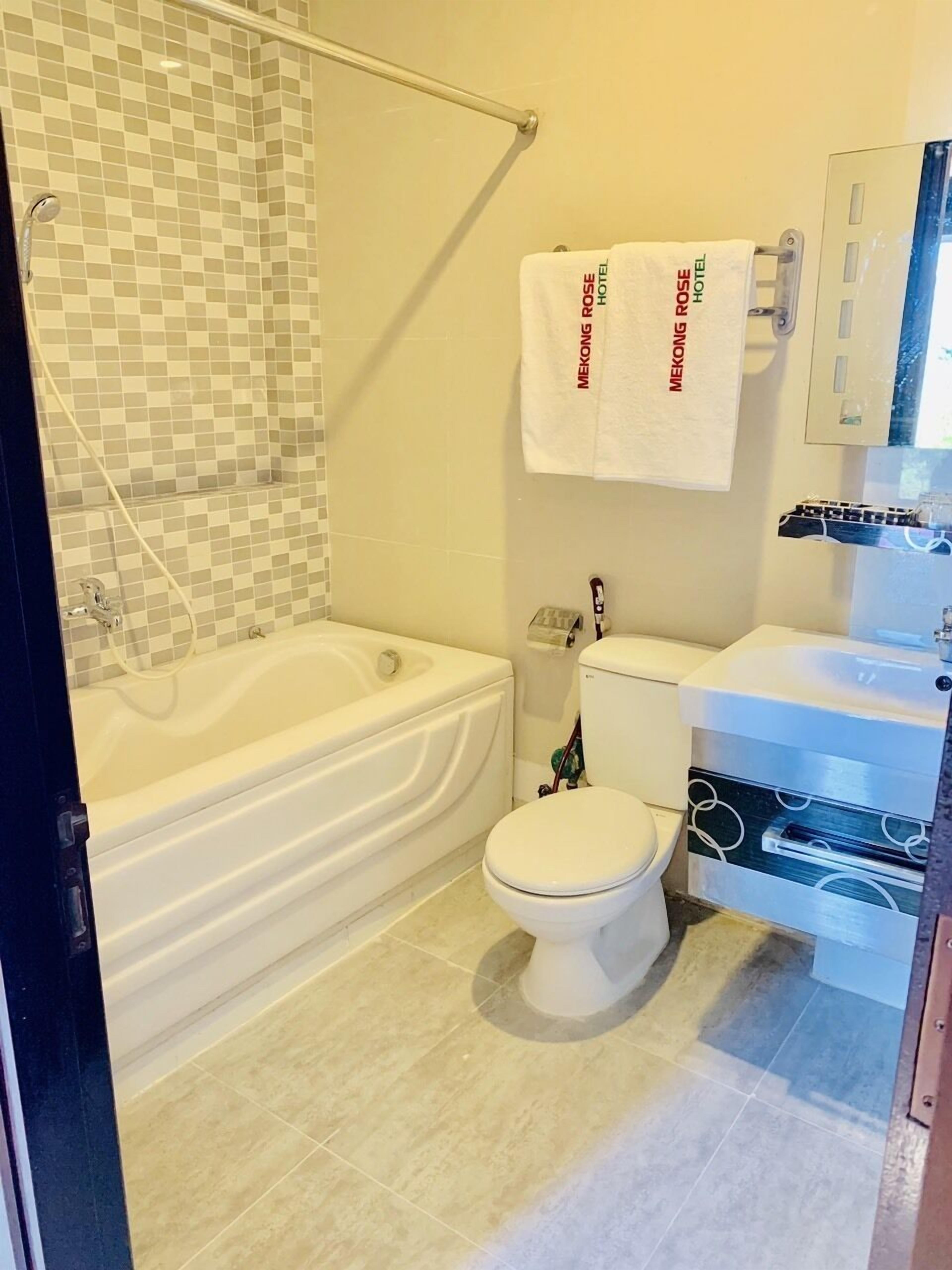 shower, rainfall showerhead, free toiletries, hair dryer