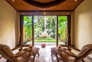 Interior - Suite Room with Garden View at Ubud (Kabupaten Gianyar,)