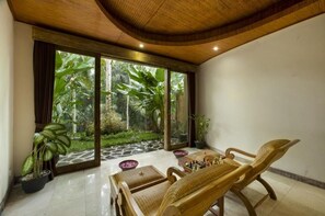 Interior - Suite Room with Garden View at Ubud (Kabupaten Gianyar,)