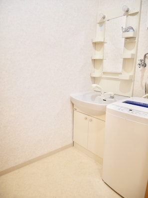 Basic Apartment | Bathroom amenities