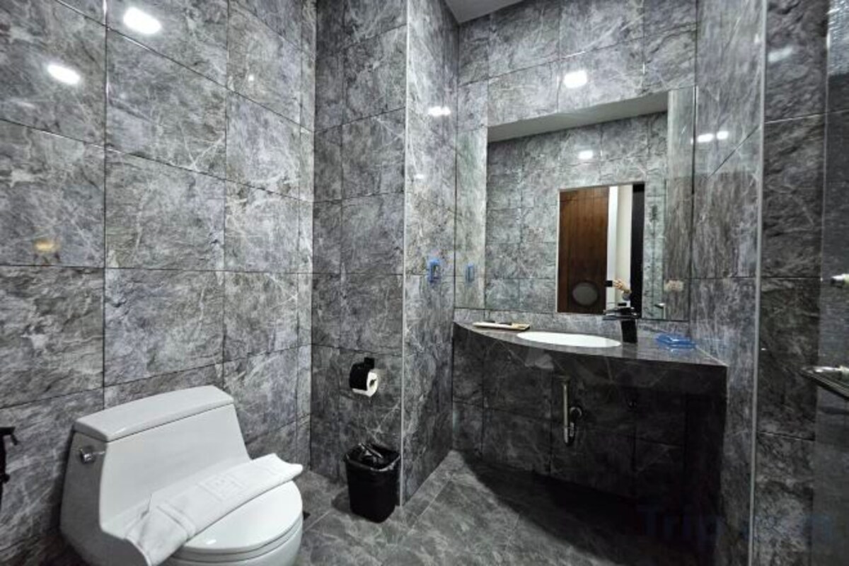 Bathroom | Shower, rainfall showerhead, free toiletries, hair dryer