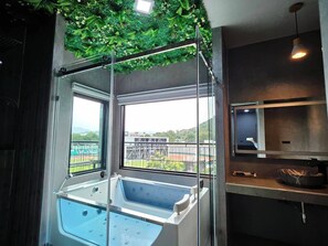 Exclusive Room | Bathroom | Shower, rainfall showerhead, free toiletries, hair dryer - Little Loft Hotel (Wichit)
