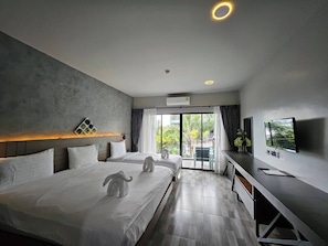Family Room | Hypo-allergenic bedding, in-room safe, laptop workspace, blackout drapes