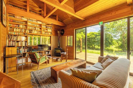 Cottage | Living area | Flat-screen TV