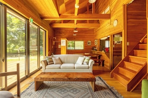 Classic Cottage, 3 Bedrooms | Living area | Flat-screen TV