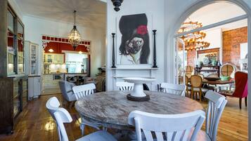 Breakfast area