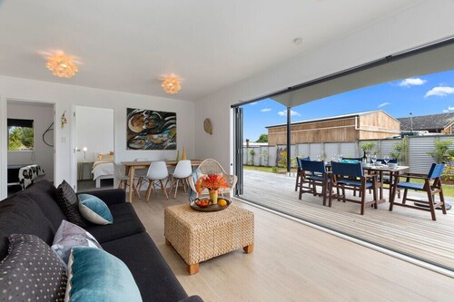 The Sunshine Bungalow - Mangawhai Heads Home