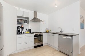 Frigorifero, microonde, forno, lavastoviglie