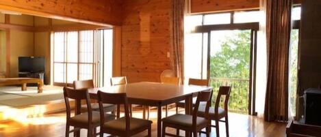 Private Vacation Home | In-room dining
