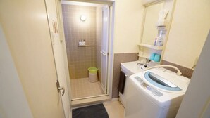 Room (up to 8 Guests, No.0) | Laundry - Hostel Fukuoka.com Hakata (Fukuoka)