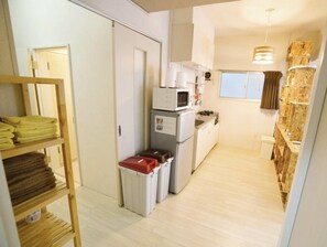 客房 (up to 8 Guests, No.0) | 2 多间卧室、办公桌、遮光窗帘、熨斗/熨衣板