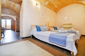 3 chambres, fer et planche à repasser, Wi-Fi gratuit, draps fournis