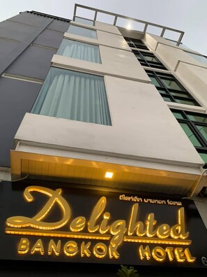 Front of property - Delighted Bangkok Hotel (Bangkok)