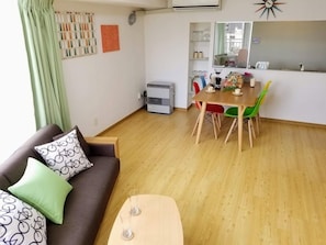 Apartment (706) | Wohnzimmer | Flachbildfernseher