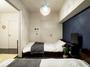 Room (up to 6 Guests, No.6) | 1 bedroom, desk, free WiFi - Hostel Fukuoka.com Canal City no.6 (Fukuoka)