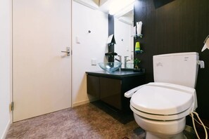 Room (up to 4 Guests, No.1) | Bathroom | Combined shower/bathtub, hair dryer, slippers, electronic bidet - Hostel Fukuoka.com Canal City no.1 (Fukuoka)