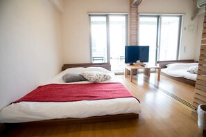 ห้องพัก (up to 4 Guests, No.1) | 1 ห้องนอน, โต๊ะทำงาน, Wi-Fi ฟรี