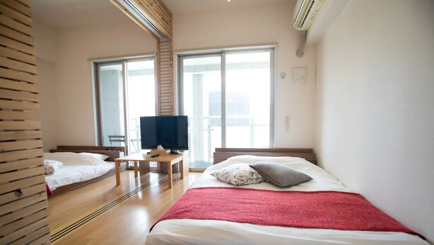 Phòng (up to 4 Guests, No.1) | 1 phòng ngủ, bàn, truy cập Internet không dây miễn phí 