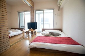 Room (up to 4 Guests, No.1) | 1 bedroom, desk, free WiFi - Hostel Fukuoka.com Canal City no.1 (Fukuoka)