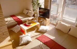 ห้องพัก (up to 4 Guests, No.1) | 1 ห้องนอน, โต๊ะทำงาน, Wi-Fi ฟรี