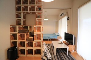 Chambre (up to 4 Guests, No.2) | Bureau, Wi-Fi gratuit