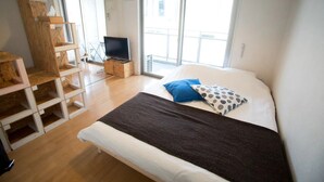 Værelse (up to 4 Guests, No.2) | Skrivebord, gratis Wi-Fi
