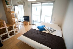 Zimmer (up to 4 Guests, No.2) | Schreibtisch, kostenloses WLAN