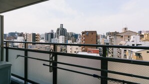 Habitación (up to 6 Guests, No.7) | Vista del balcón