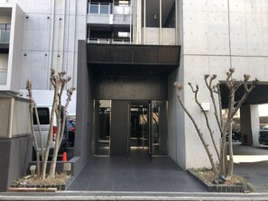Property entrance - Hostel Fukuoka.com Canal City no.7 (Fukuoka)