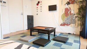 Room (up to 6 Guests, No.7) | 1 bedroom, blackout drapes, free WiFi - Hostel Fukuoka.com Canal City no.7 (Fukuoka)