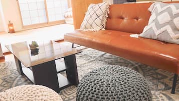 Apartment | Living area | Flat-screen TV