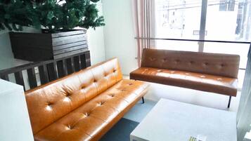 Private Vacation Home | Living room | Flat-screen TV