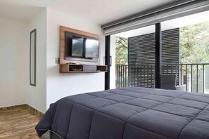 3 chambres, coffres-forts dans les chambres, fer et planche à repasser