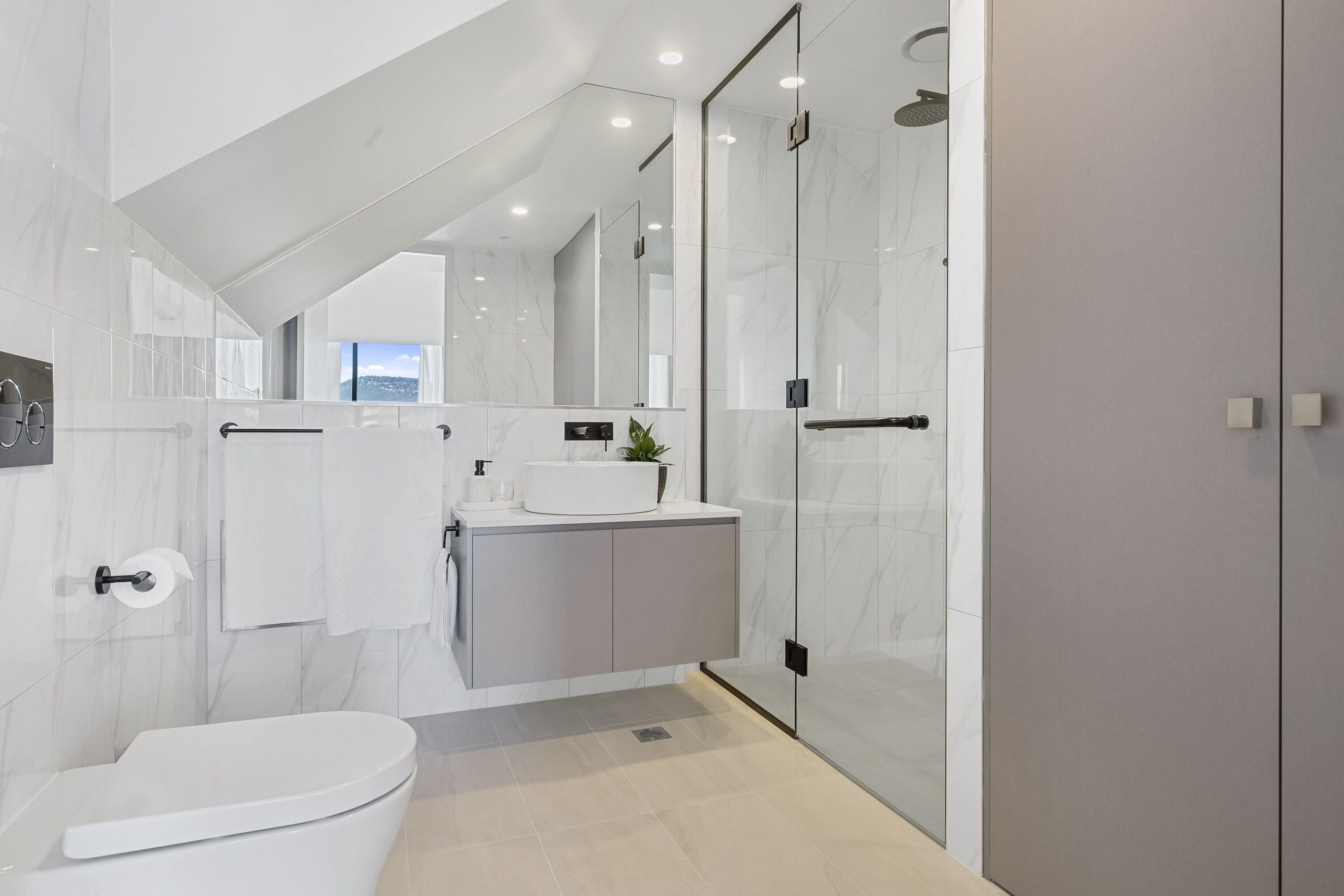 Shower, free toiletries, hair dryer, towels