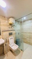 Ducha, artículos de tocador gratuitos, toallas