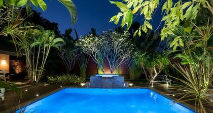 Chiang Mai's Best Villa, Garden Paradise, A/C, Free Breakfast, Pool, Van, Chef