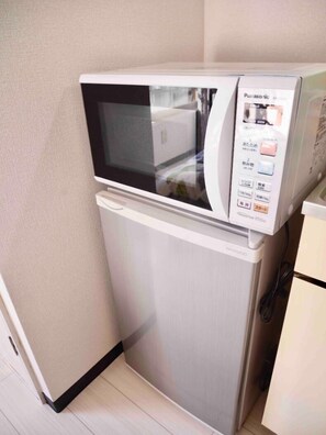 Basic Apartment | Microwave