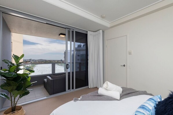 4 bedrooms, desk, iron/ironing board, travel cot