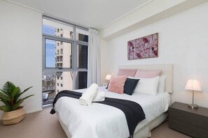 3 bedrooms, desk, iron/ironing board, travel cot
