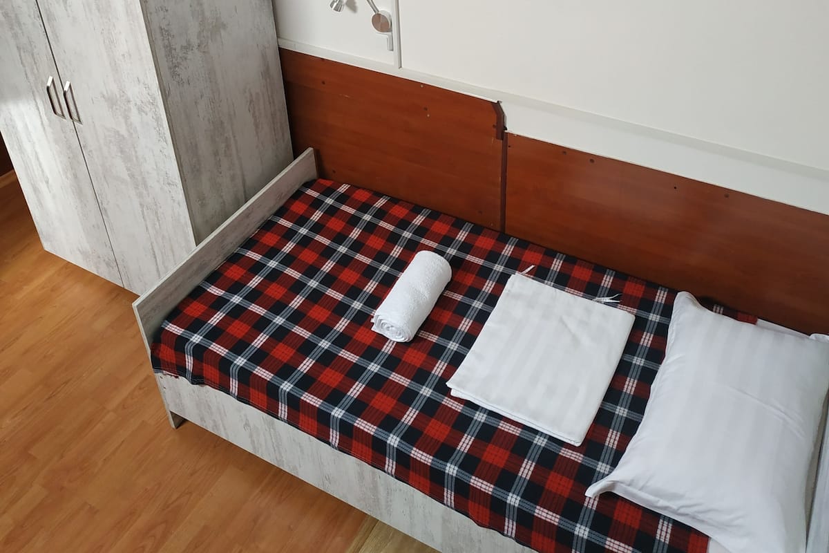 Economy Room | Iron/ironing board (on request), WiFi (free), bed sheets