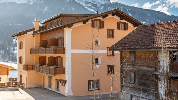 Front of property - Ginosi Klosters Hotel (Klosters-Serneus)