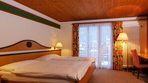 Economy Double Room - Ginosi Klosters Hotel (Klosters-Serneus)