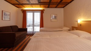 Triple Room - Ginosi Klosters Hotel (Klosters-Serneus)