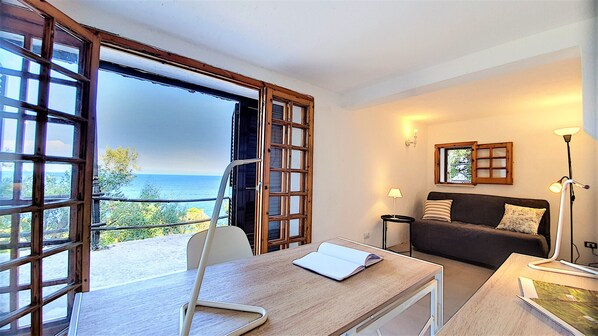 Living area - Breathtaking whirlpool villa&office w/ sea access (Castro)