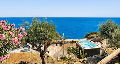 Superbe villa avec jacuzzi et accÚs privé à la mer