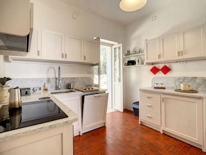 Fridge, dishwasher, coffee/tea maker, electric kettle