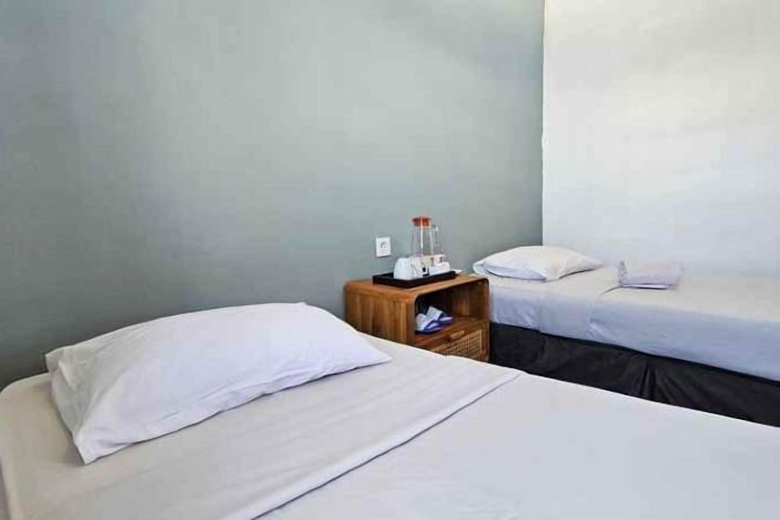 Free WiFi, bed sheets